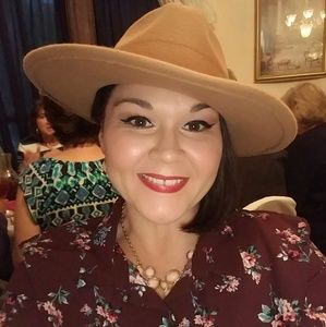 Meet your Posher, Amy